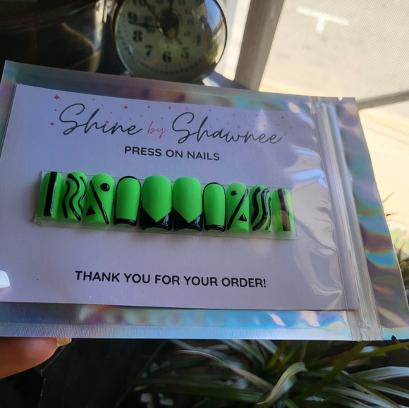 Handmade Luxury Press-On Nails | Sturdy & Reusable | SLIME TIME - Picture 3 of 9